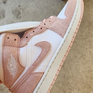 Jordan Pink Sneakers